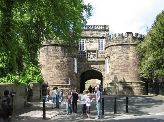 Castle Gatehouse Visitors053 Small