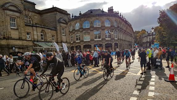 Content Cycling Town UCI mass of riders