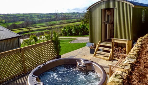 Content Stay Hut with Jacuzzi