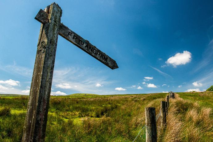 Nidderdale walks Angram sign post, (credit Paul Skirrow)